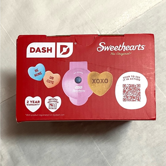 Dash Sweethearts Mini Waffle Maker | Win their heart with mini waffles - Picture 5 of 11